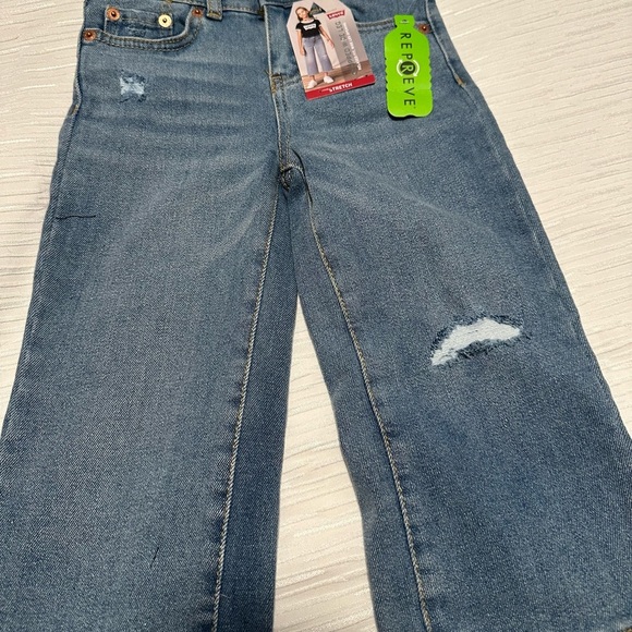 Levi’s Cropped Wide Leg​ - Picture 2 of 5